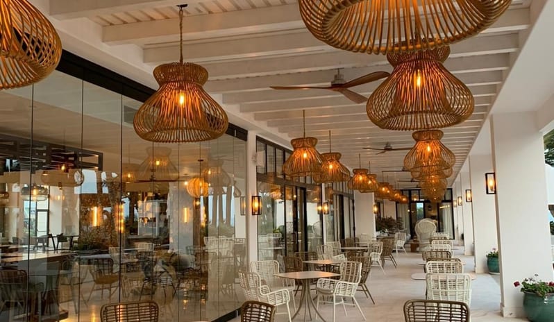 LA BARRA IN THE EVENING